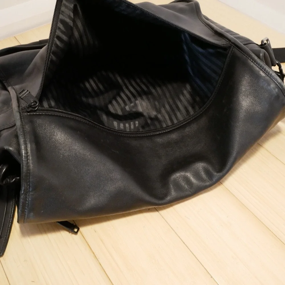 Tumi‎ Deluxe Expandable Messenger Bag Nappa Leather